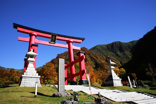 湯殿山神社大鳥居