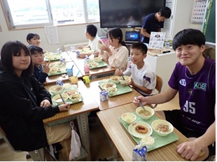 給食風景（小松小）